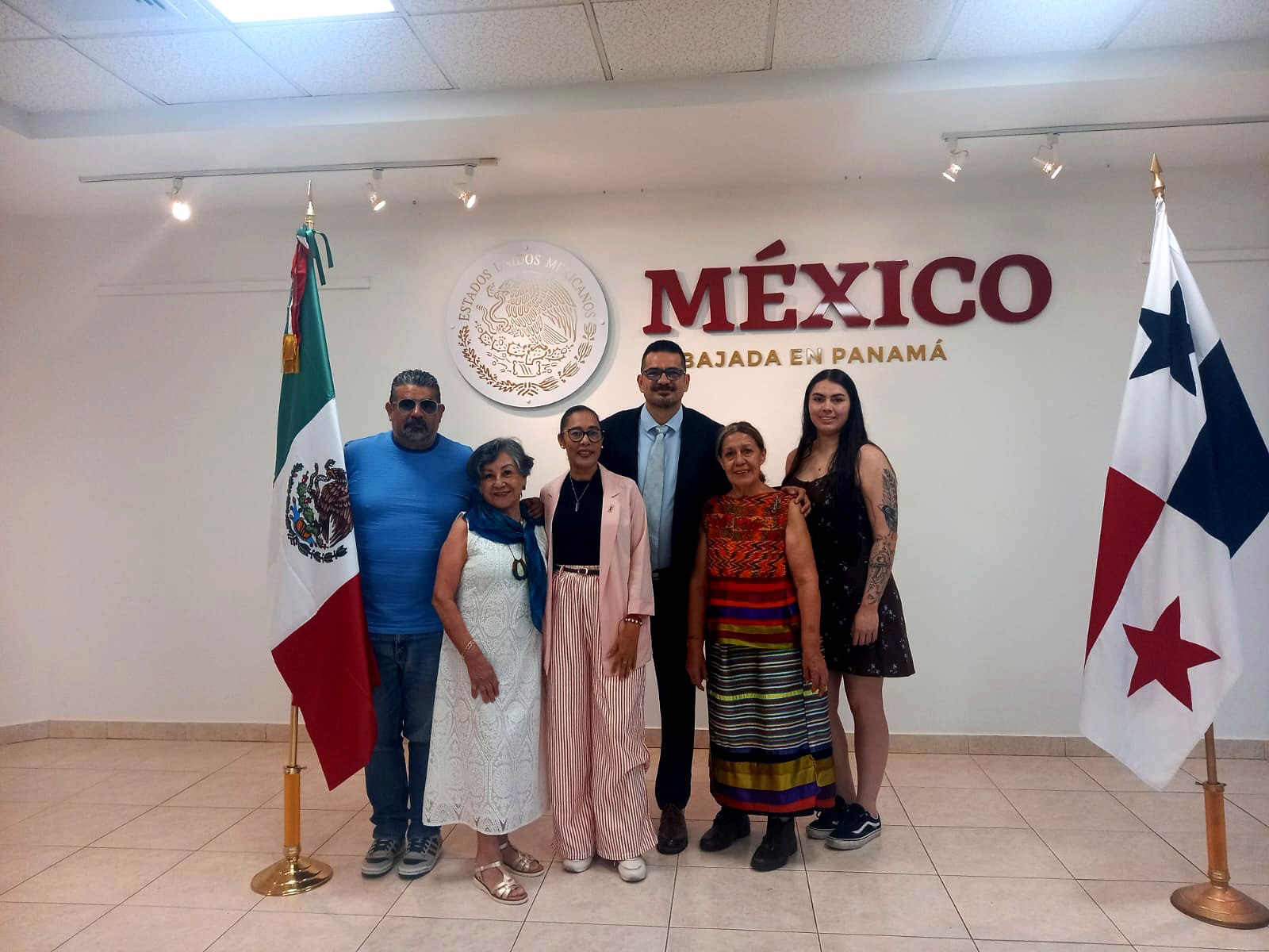 Encuentro en la Embajada de México en Panamá