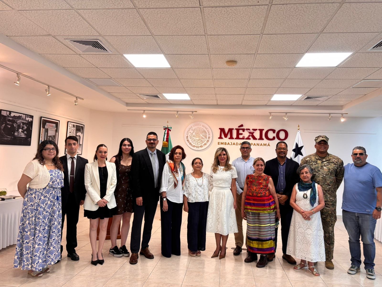 Participantes del encuentro cultural